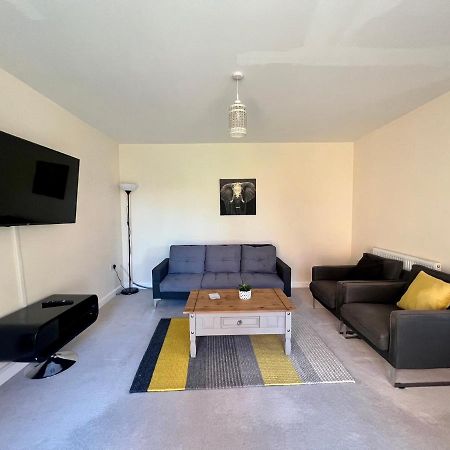 Spacious 2-Bedroom House With Free Parking Chatham  Exteriör bild