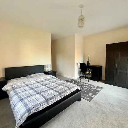 Spacious 2-Bedroom House With Free Parking Chatham  Exteriör bild