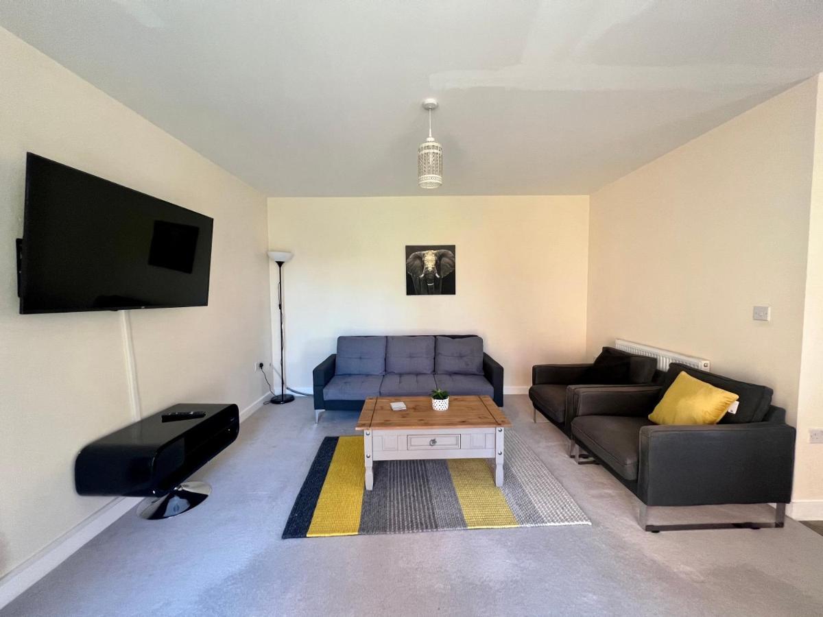 Spacious 2-Bedroom House With Free Parking Chatham  Exteriör bild