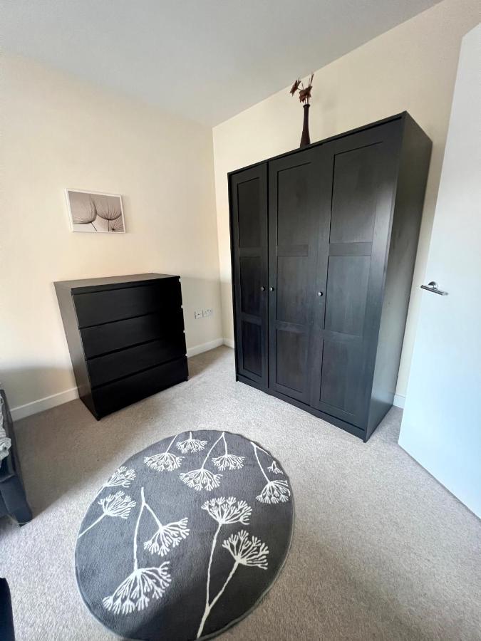 Spacious 2-Bedroom House With Free Parking Chatham  Exteriör bild