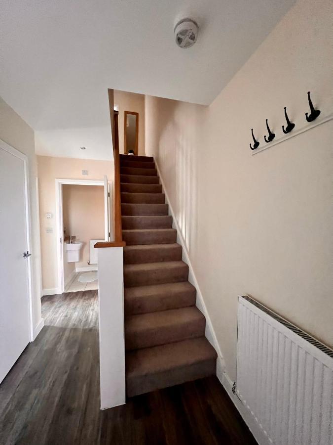 Spacious 2-Bedroom House With Free Parking Chatham  Exteriör bild